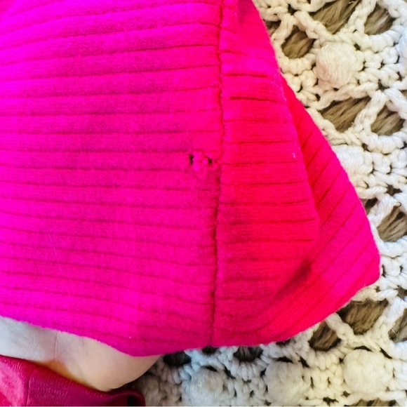 Good American Fuschia Ribbed Crewneck Oversize Sweater - Picture 9 of 9